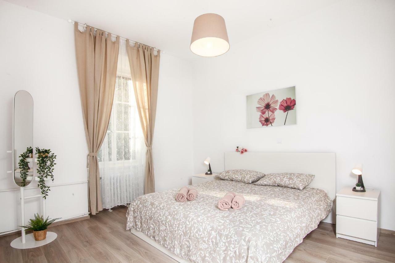 Apartment Kensi*** Póla Kültér fotó