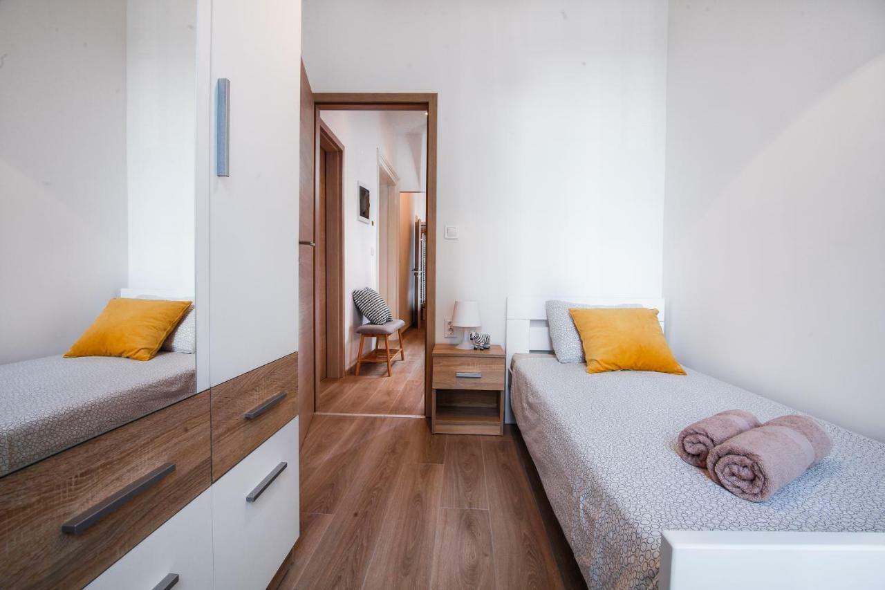Apartment Kensi*** Póla Kültér fotó